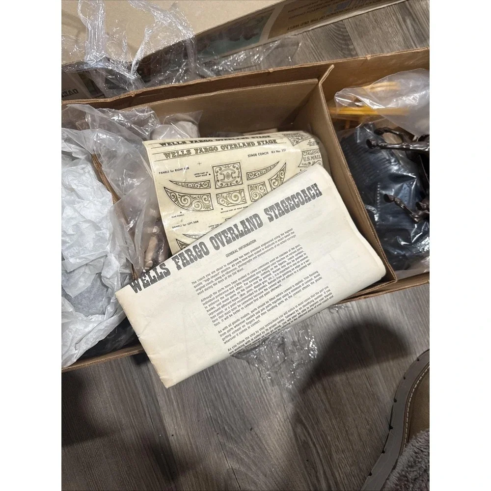 Lindberg Wells Fargo Overland Stagecoach 1:16 Plastic Model construction kit